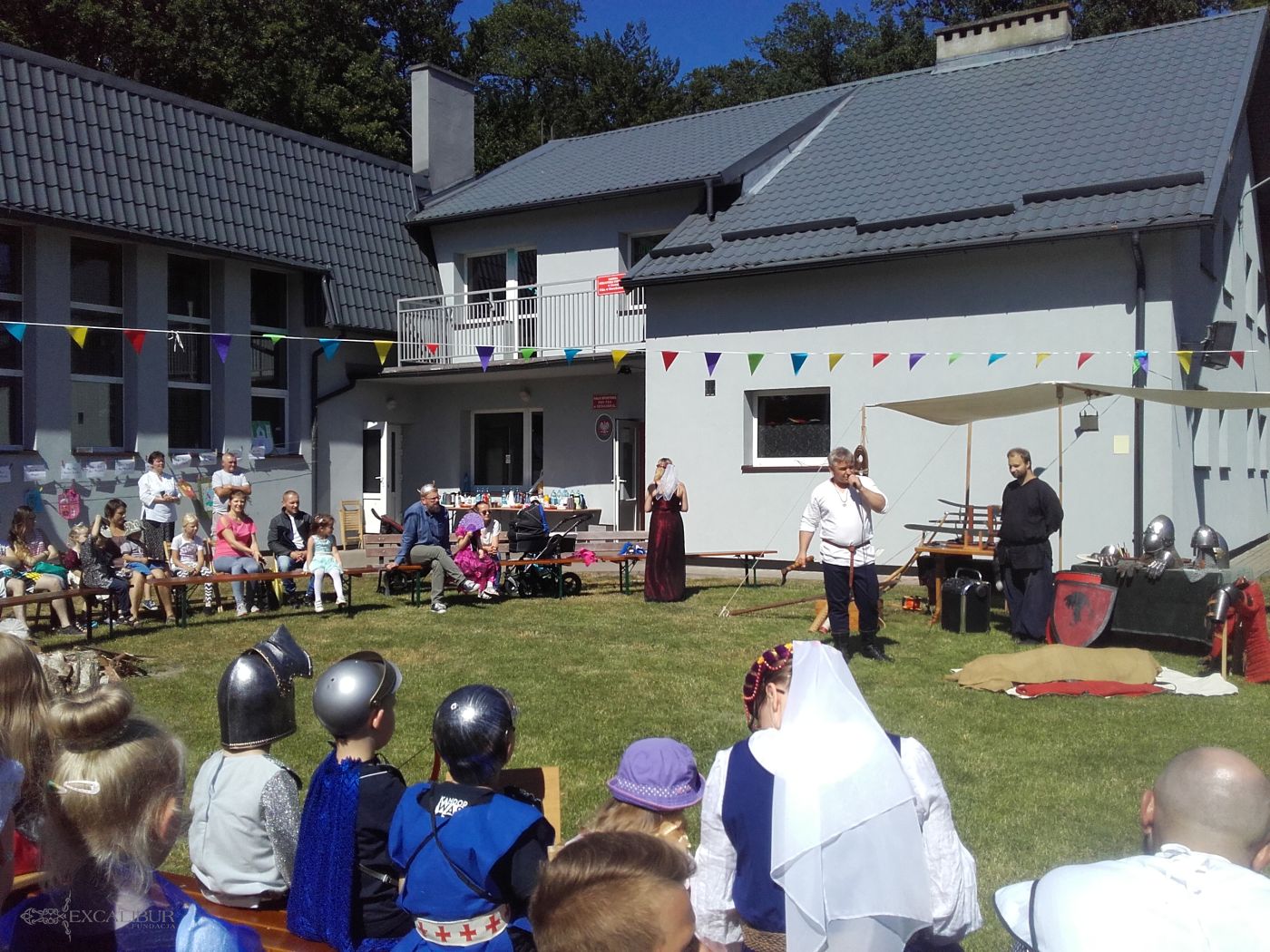 Festyn średniowieczny zorganizowany dla dzieci z przedszkola w Sierakowie Śląskim